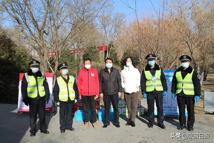 taptap点点亚洲体育：一退休职工献爱心慰问疫情防控人员